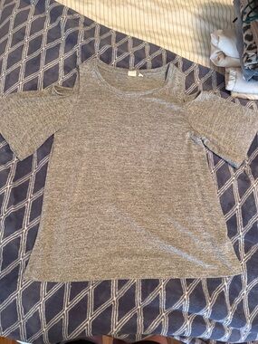 GAP Gray Cold-Shoulder Short Sleeve Tee